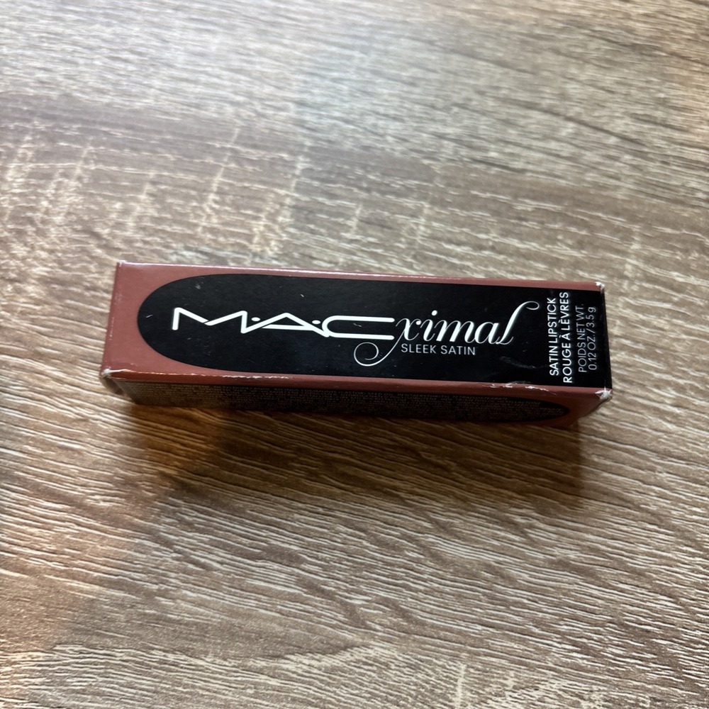 MAC MACXIMAL SLEEK SATIN LIPSTICK #807 TRUTH BE UNTOLD 0.12OZ ITALY